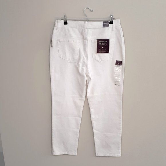 GLORIA VANDERBILT Amanda Classic Tapered Leg Jeans in Vintage White DGVB2692-VWT - Picture 3 of 16